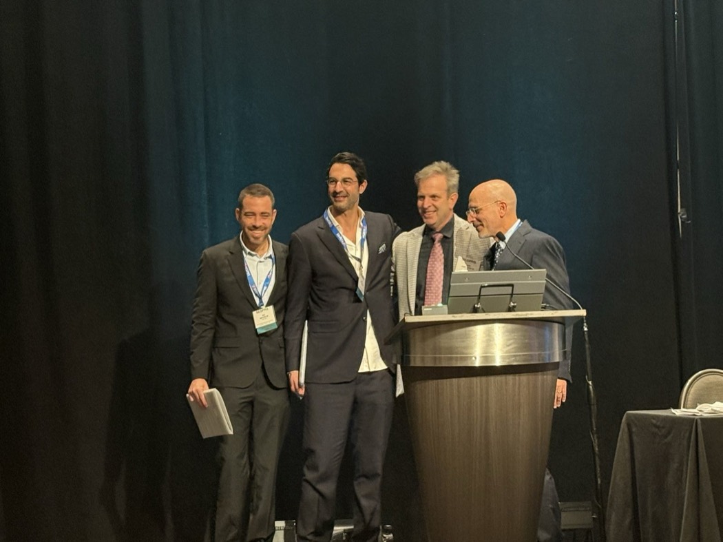 ד״ר אוראל גוברין מקבל את פרס International Scholars’ Award באטלנטה